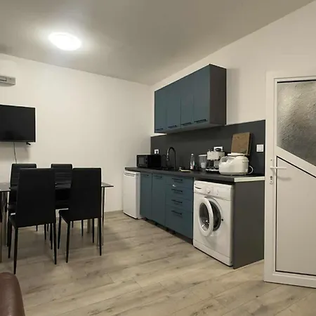 Mladost Vacation דירה *