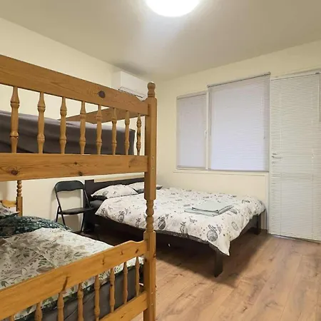 Mladost Vacation דירה וארנה